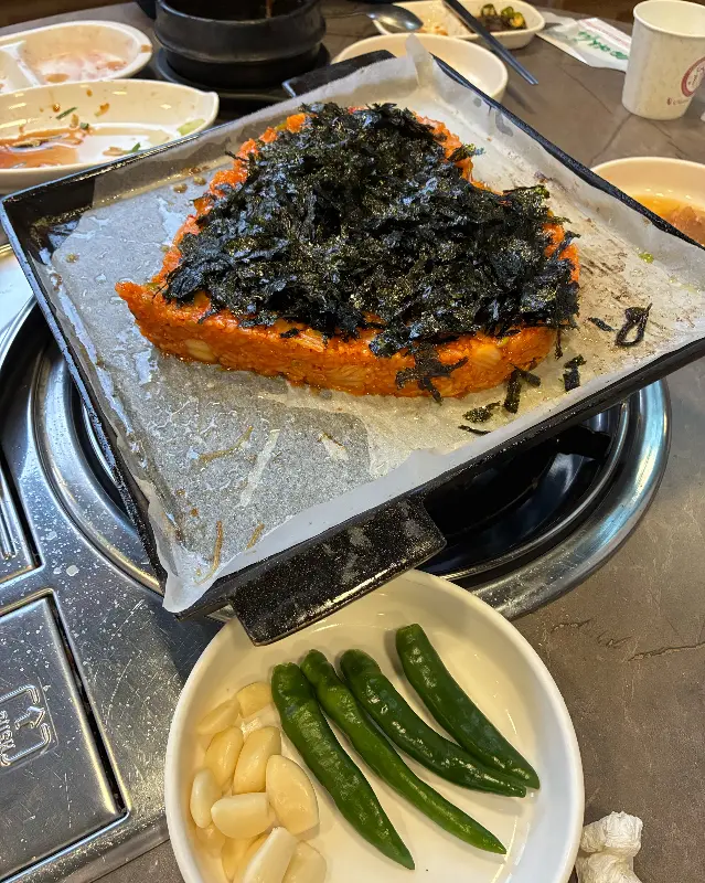 하트 모양으로 만들어진 볶음밥