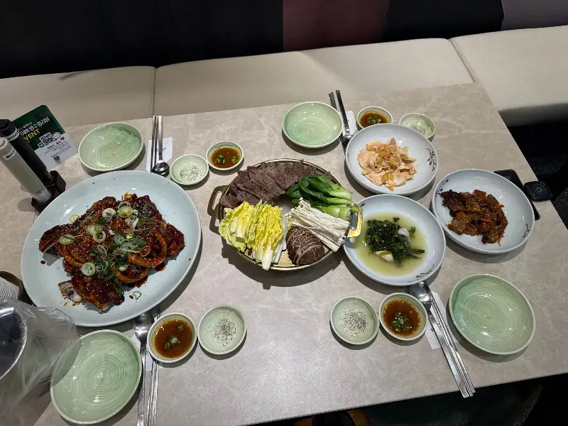 매콤한 양념이 일품인 통낙지뼈찜