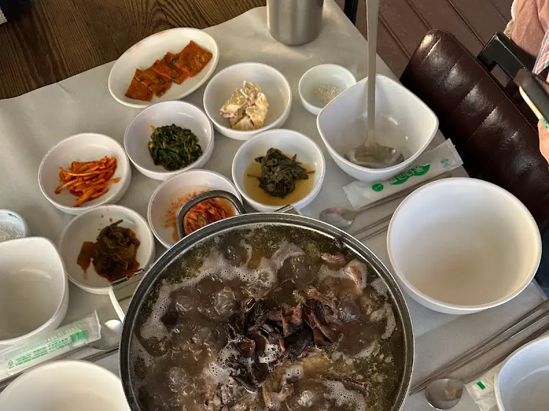 능이백숙 한 상 차림