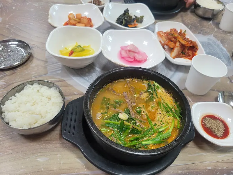 흑염소탕 한 상 차림