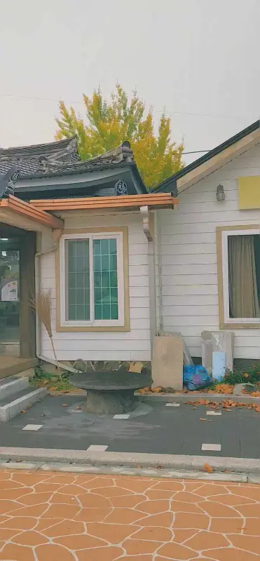 현무암 식당 외관