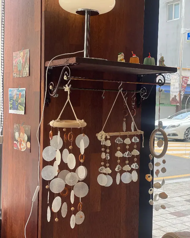 카페 내부 소품