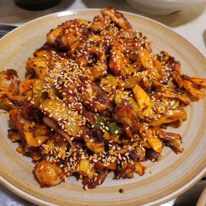 윤기 좔좔 흐르는 쭈꾸미볶음