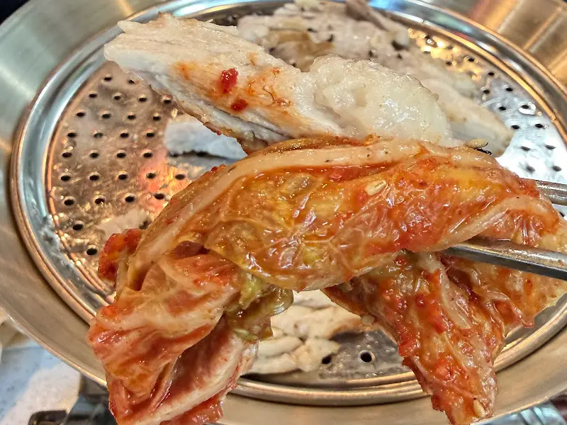 따뜻하게 데워져 나오는 가브리살 보쌈