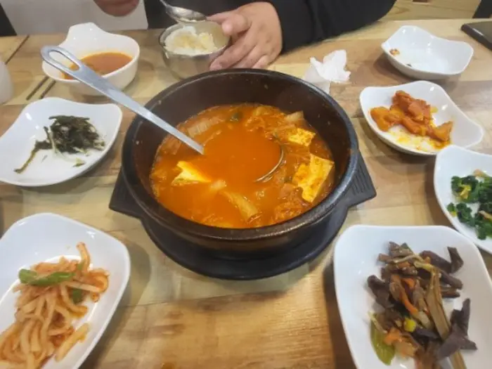 식탁에 차려진 한 상 차림