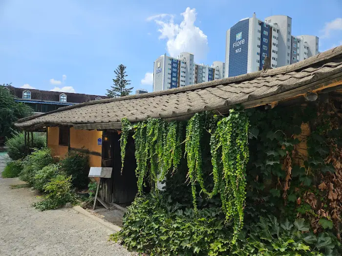 생생이 두부보쌈 내부 일부