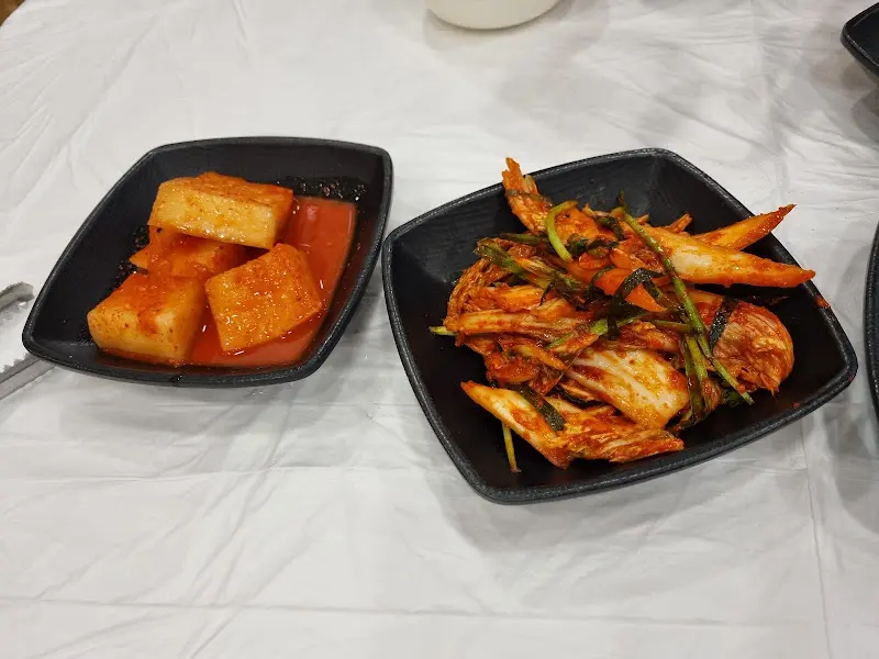 고려옥 밑반찬 - 겉절이와 깍두기