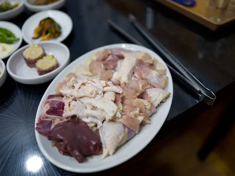 닭구이 한 상 차림