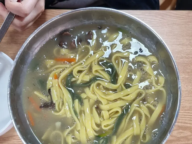 능이칼국수 클로즈업