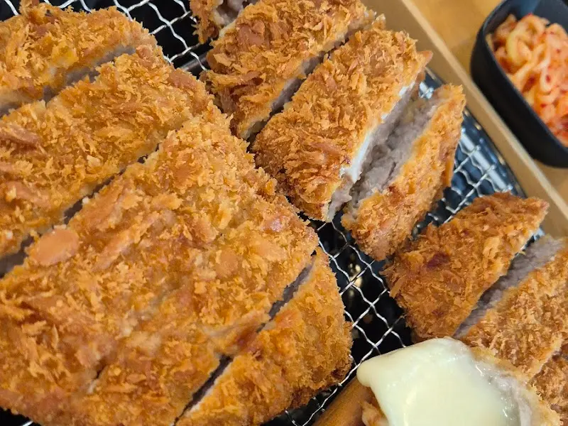 두툼한 등심 돈까스의 자태