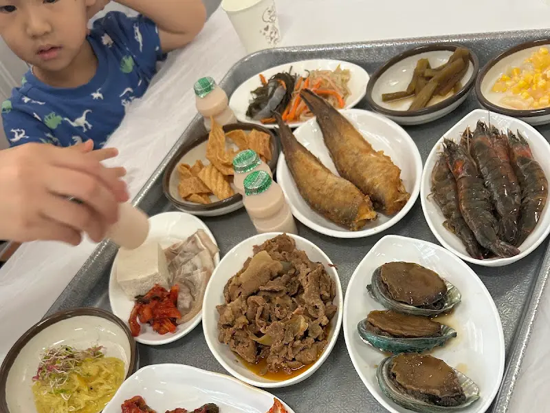 푸짐한 백반 정식 한 상차림