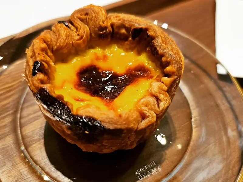 윤기가 흐르는 에그타르트