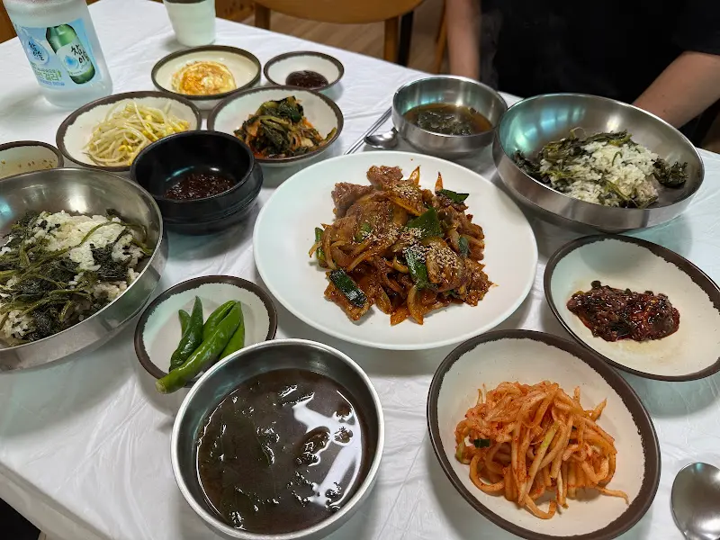 싹쓸이골 식당 한상차림
