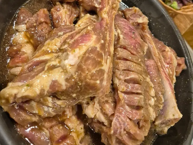 윤기가 흐르는 돼지갈비