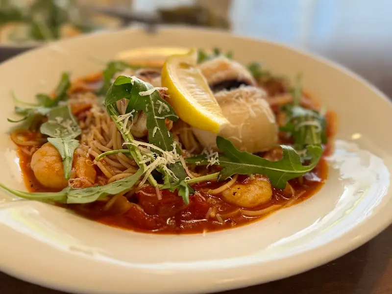 신선한 해산물이 듬뿍 들어간 정어리 파스타