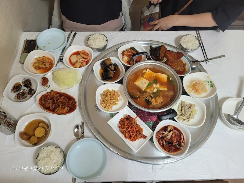 청호식당 내부
