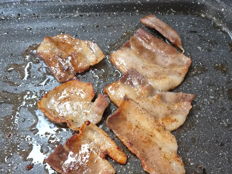 황리갈비 고기 굽는 모습