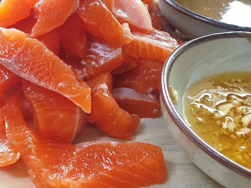 송어회 한 점, 입안 가득 퍼지는 행복