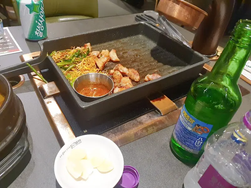 돈블랑의 맛깔스러운 돼지고기 구이