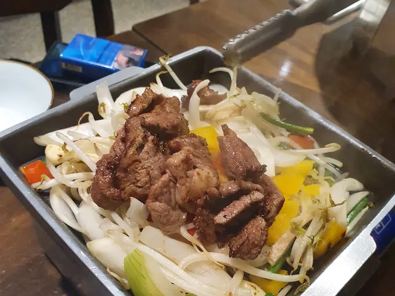 구워진 양고기와 채소