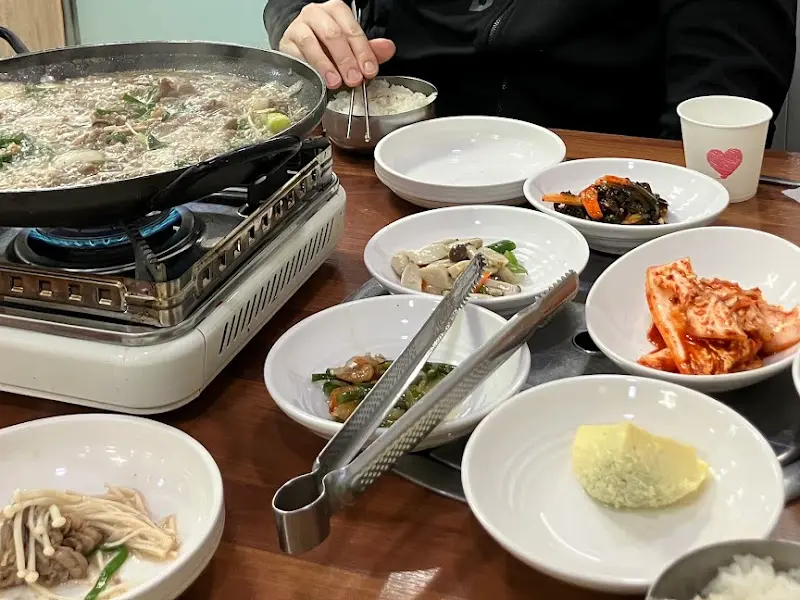 식탁 전체 샷