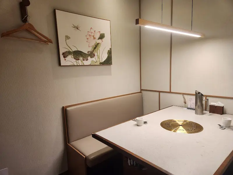 정갈하게 세팅된 룸 내부