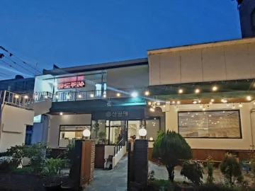 조명 맛집에서 즐기는 힐링 푸드, 용인 산골애 누룽지 오리백숙 여기가 진짜다!