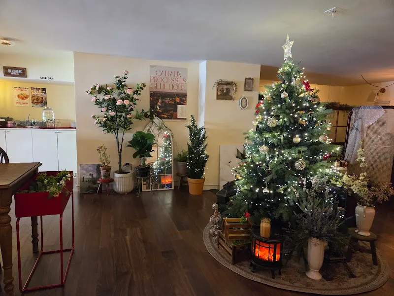 크리스마스 분위기가 물씬 풍기는 내부