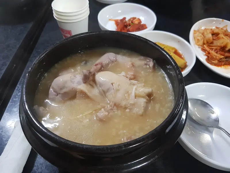 맛있는 삼계탕 한 상