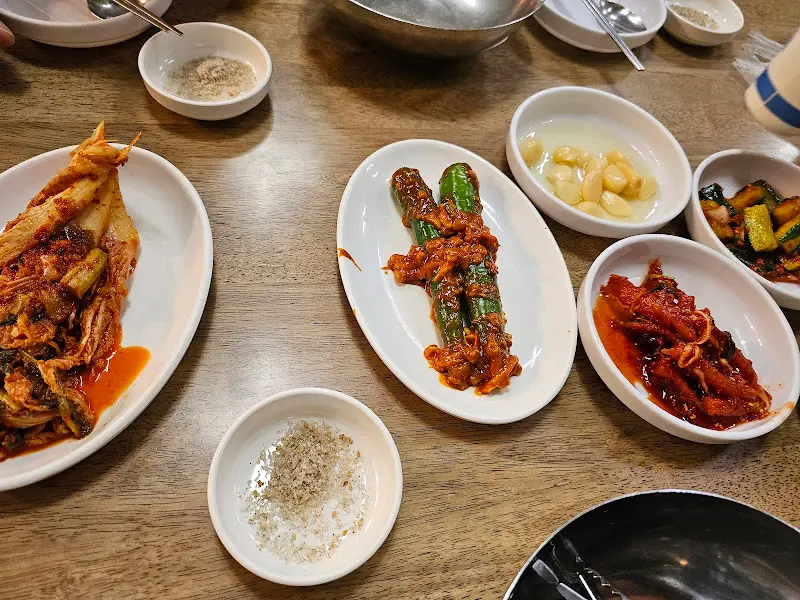 다양한 밑반찬들