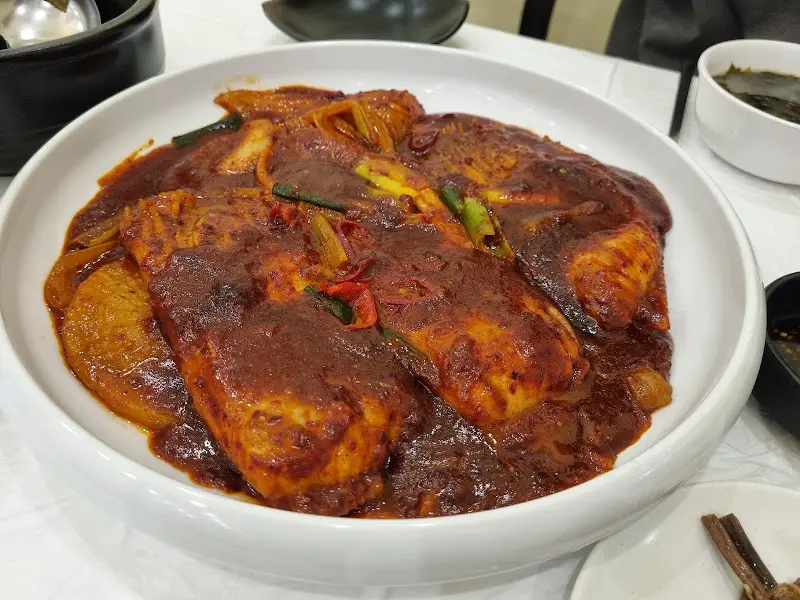 양념이 듬뿍 밴 가오리찜