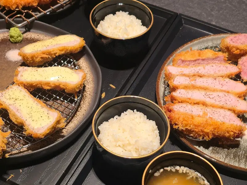 다양한 부위의 돈까스를 맛볼 수 있는 모듬 돈까스