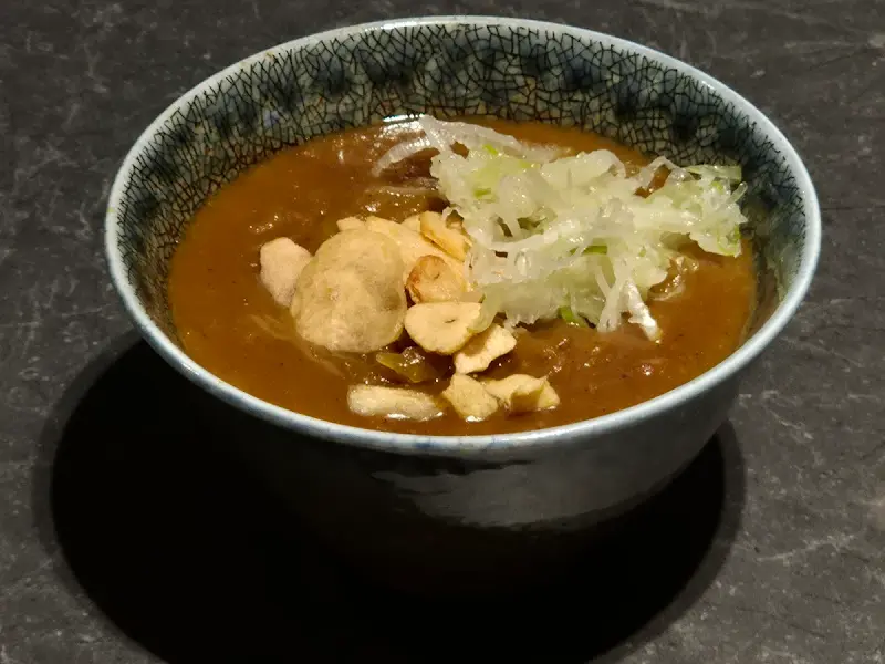 진한 일본식 카레의 풍미가 느껴지는 카레