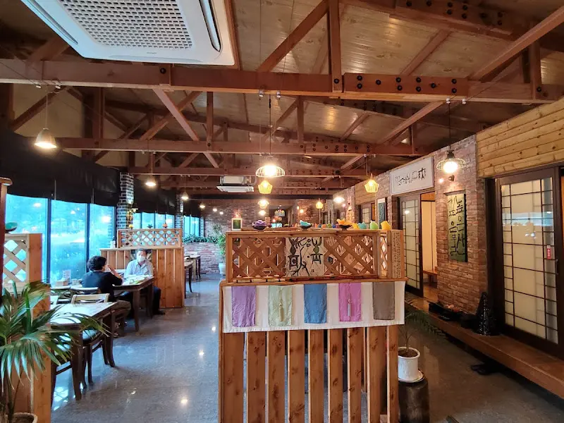 돈마을 내부 인테리어