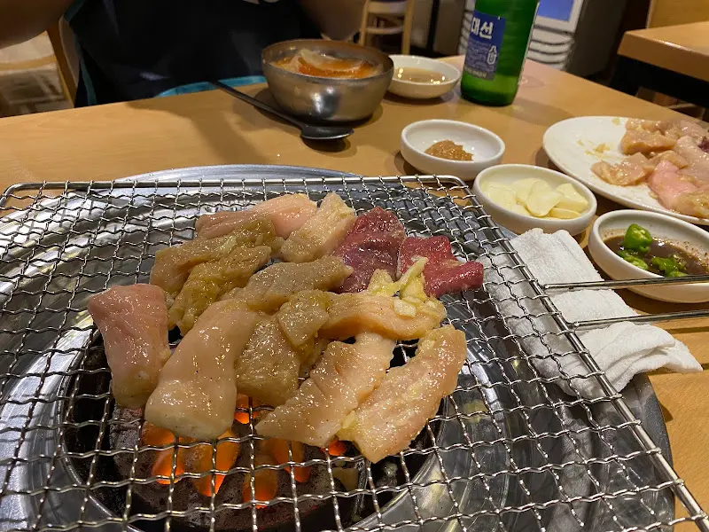 불판 위에서 익어가는 양곱창