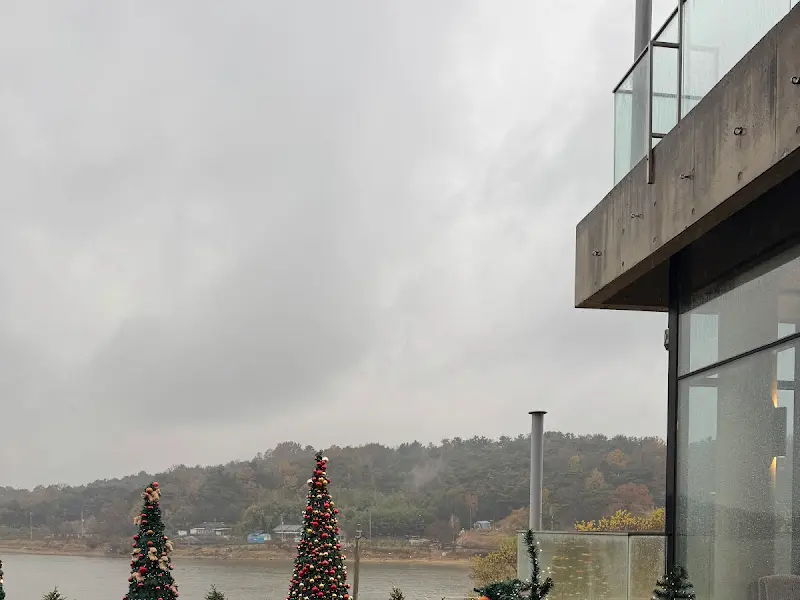 저수지 뷰가 보이는 3층