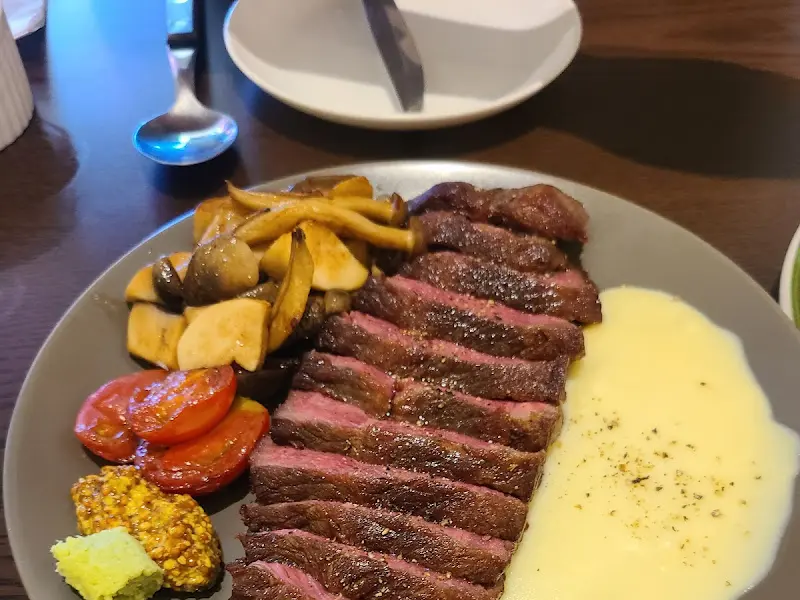 완벽하게 구워진 스테이크