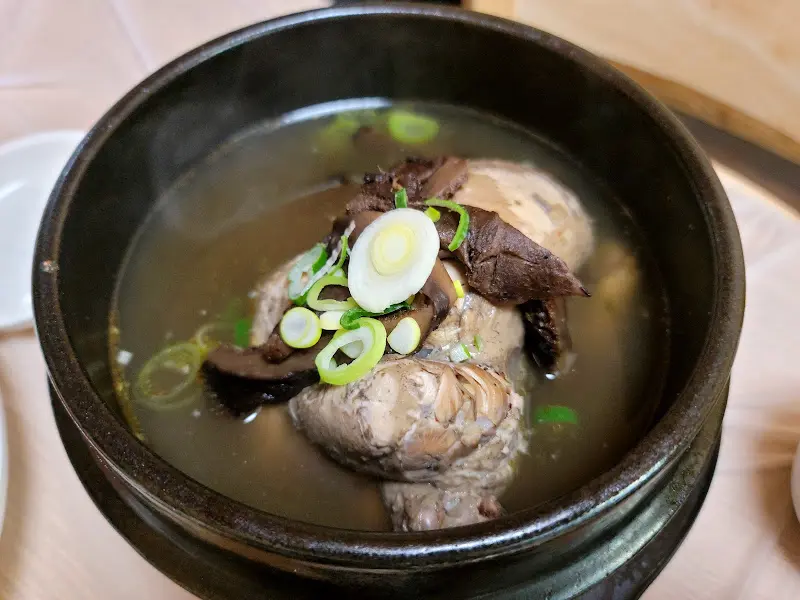 능이버섯이 들어간 삼계탕