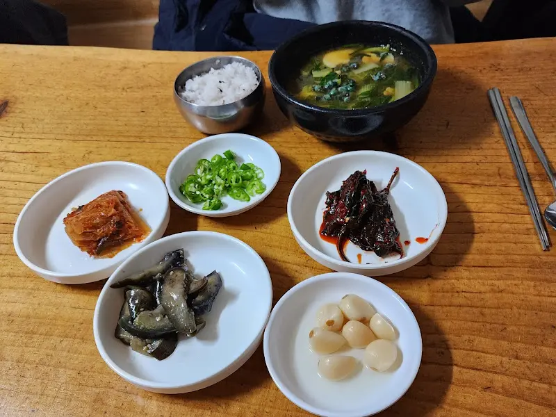 올뱅이국밥과 반찬
