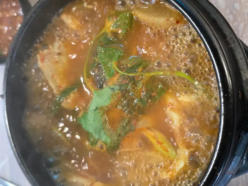 얼큰하고 시원한 뼈 매운탕