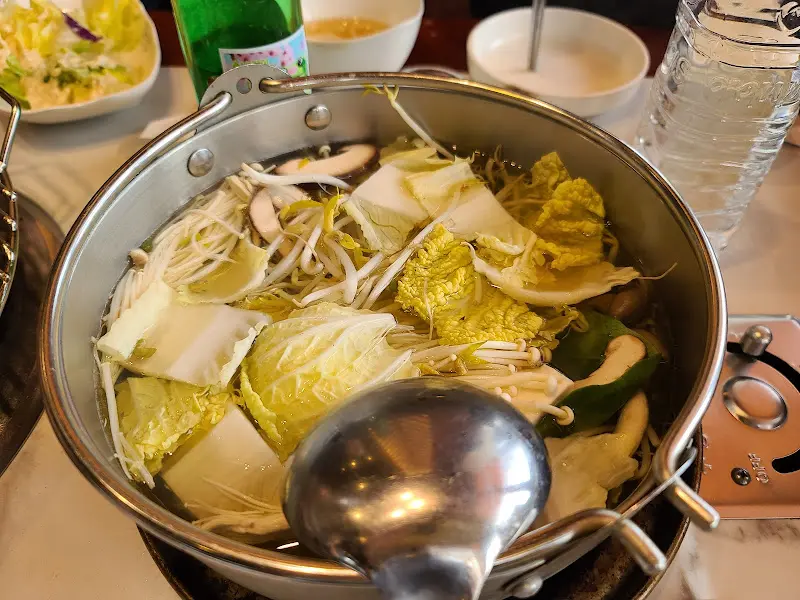 테이블 위 샤브샤브