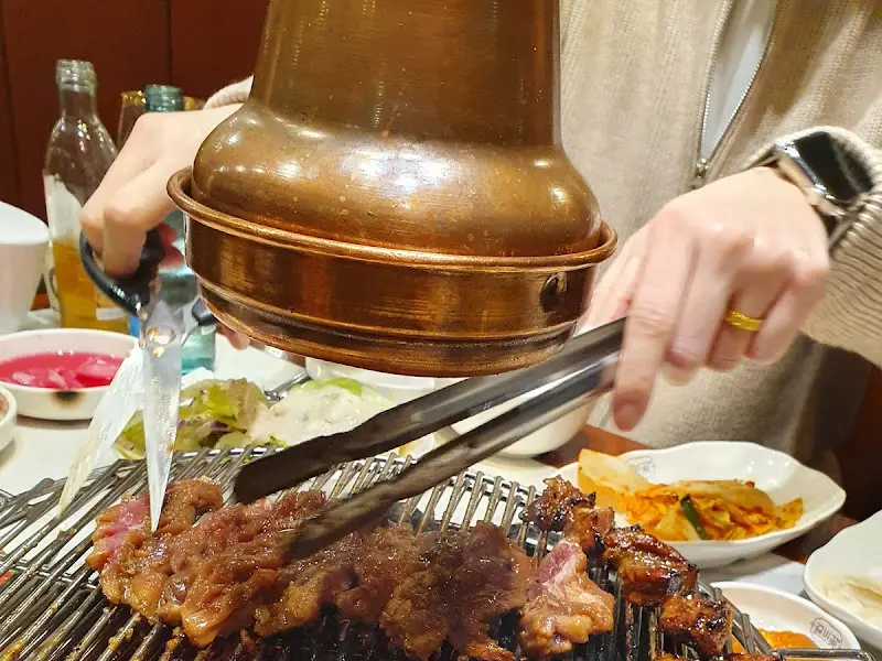 돼지갈비 굽는 모습