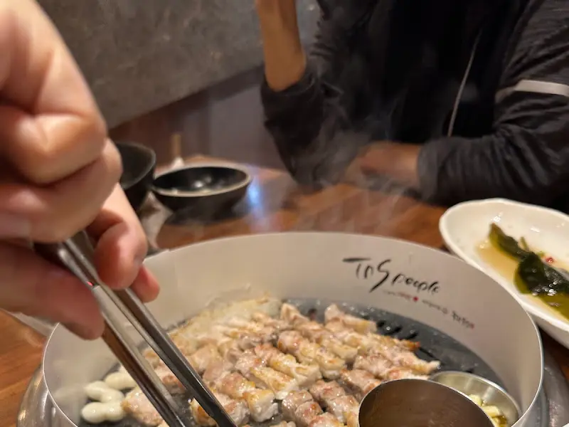 다담시리에서 구워지고 있는 고기