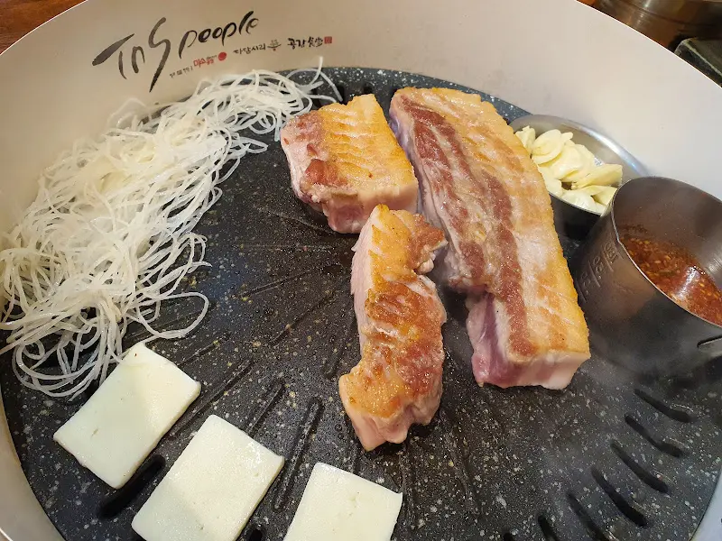 다담시리 불판 위의 고기