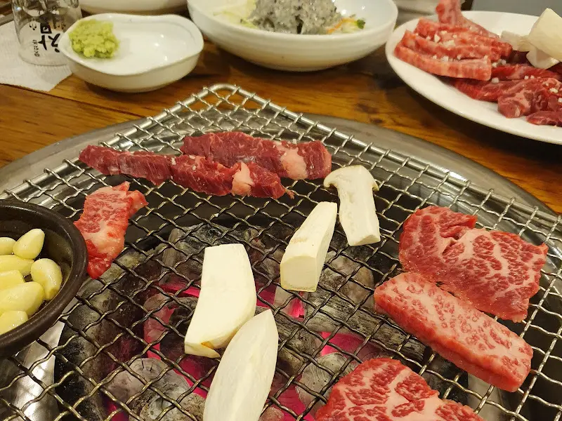 숯불 위 갈비살