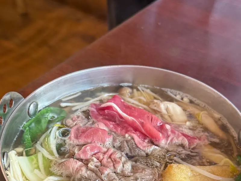 끓고 있는 샤브샤브 육수