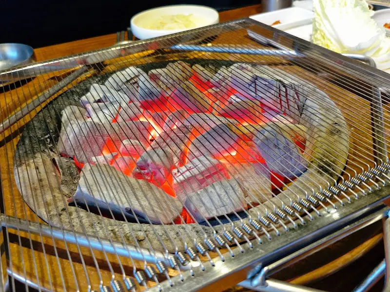 숯불의 향이 가득한 숯불구이