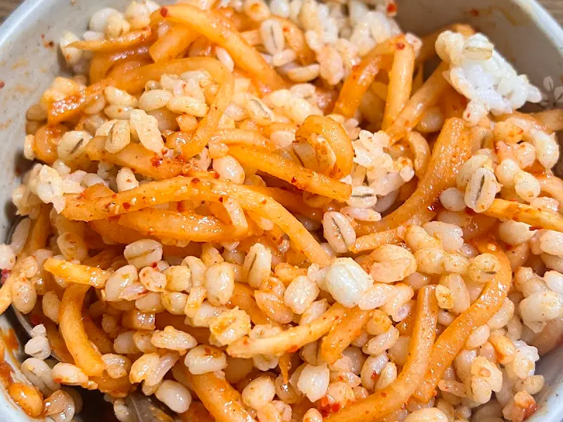 셀프 보리밥과 무생채