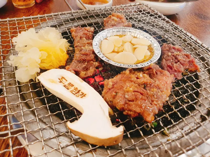 불판 위의 고기