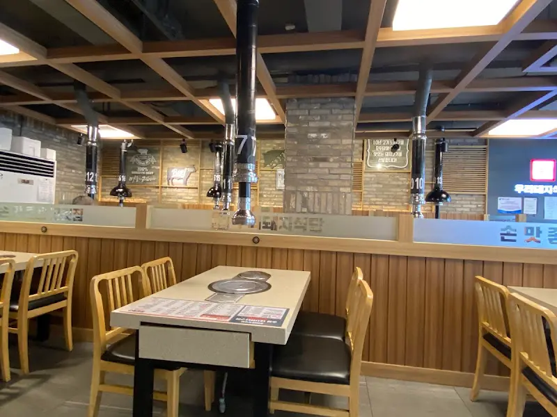 넓은 실내 공간